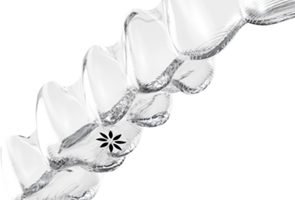 西京区上桂駅・ほんだ歯科クリニック・透明で目立ちにくいマウスピース矯正